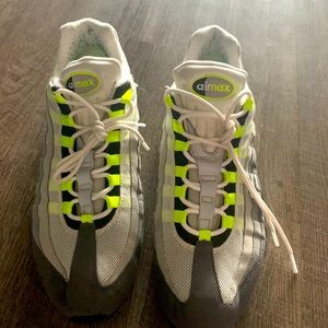 Mens Nike Air Max barely worn size 12